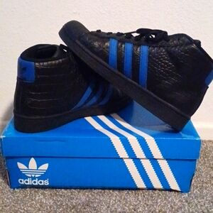 Adidas tennis shoes